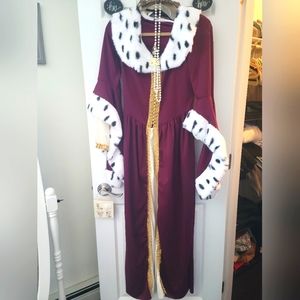Women's size Small Queen Costume